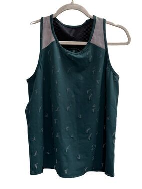 Oiselle Flyout Racerback Tank Green Size 6
Size 6